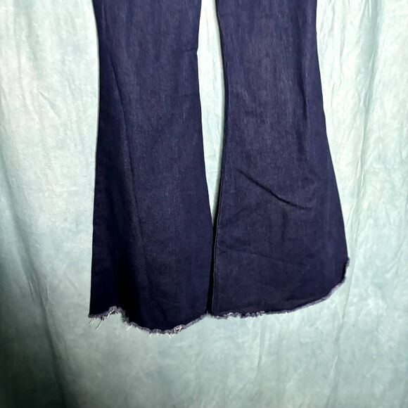 Shein NWT SHEIN SXY High Waist Raw Hem Flare Leg Jeans 28 - Picture 4 of 8